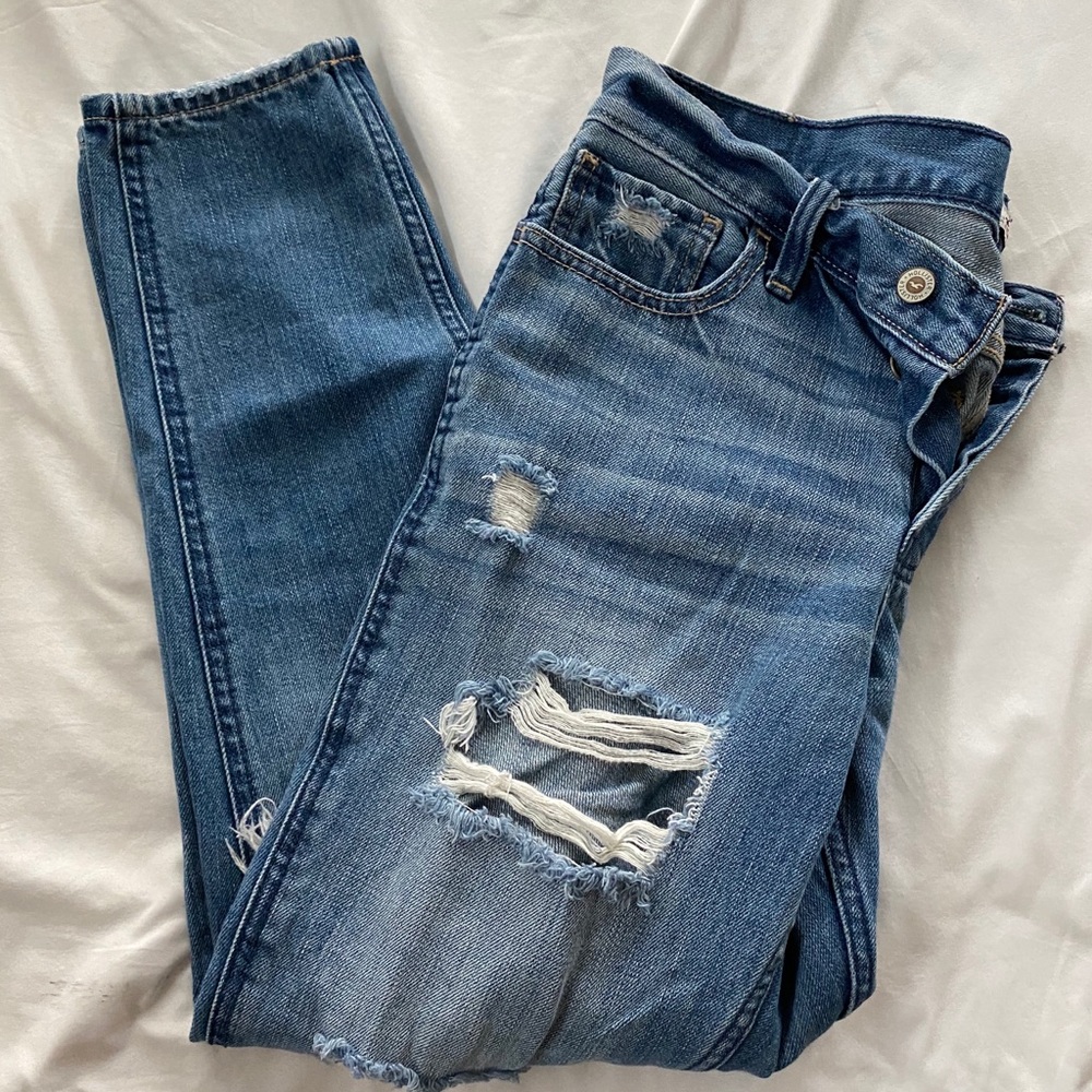 distressed boyfriend jeans 👖